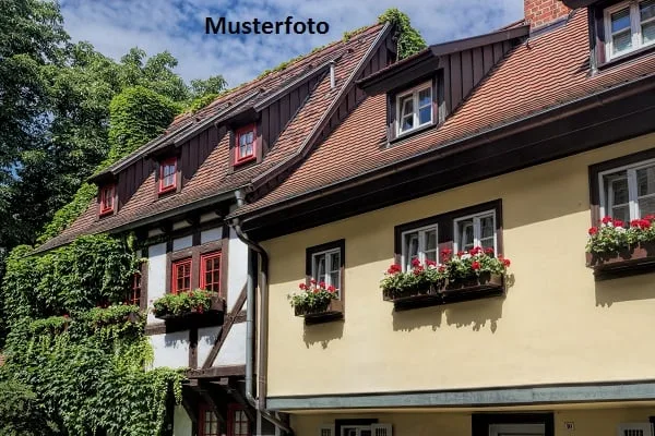 *Abizione/ristorante e terreno*