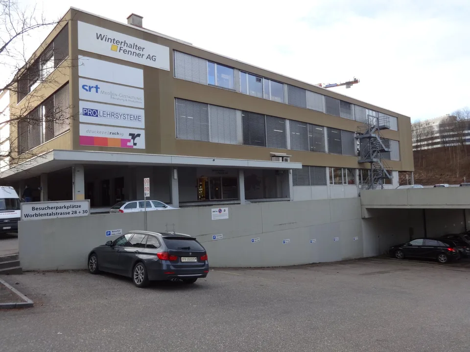Top ausgebaute Gewerbe-/Büroräume