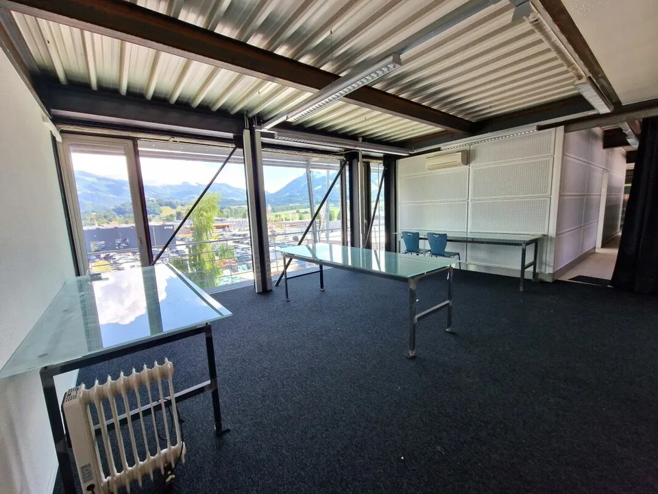 La Tour-de-Trême - Surface administrative de 400 m2 au 1er étage