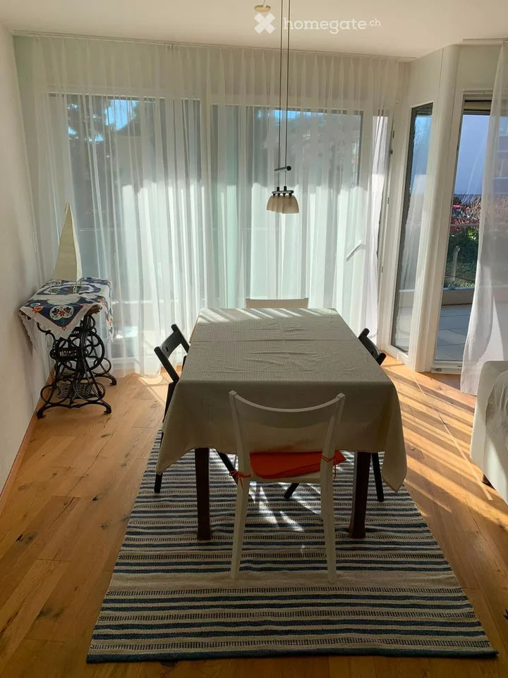 Lumineux appartement de 3,5 pièces avec balcon à Areuse – disponible immédiatement !