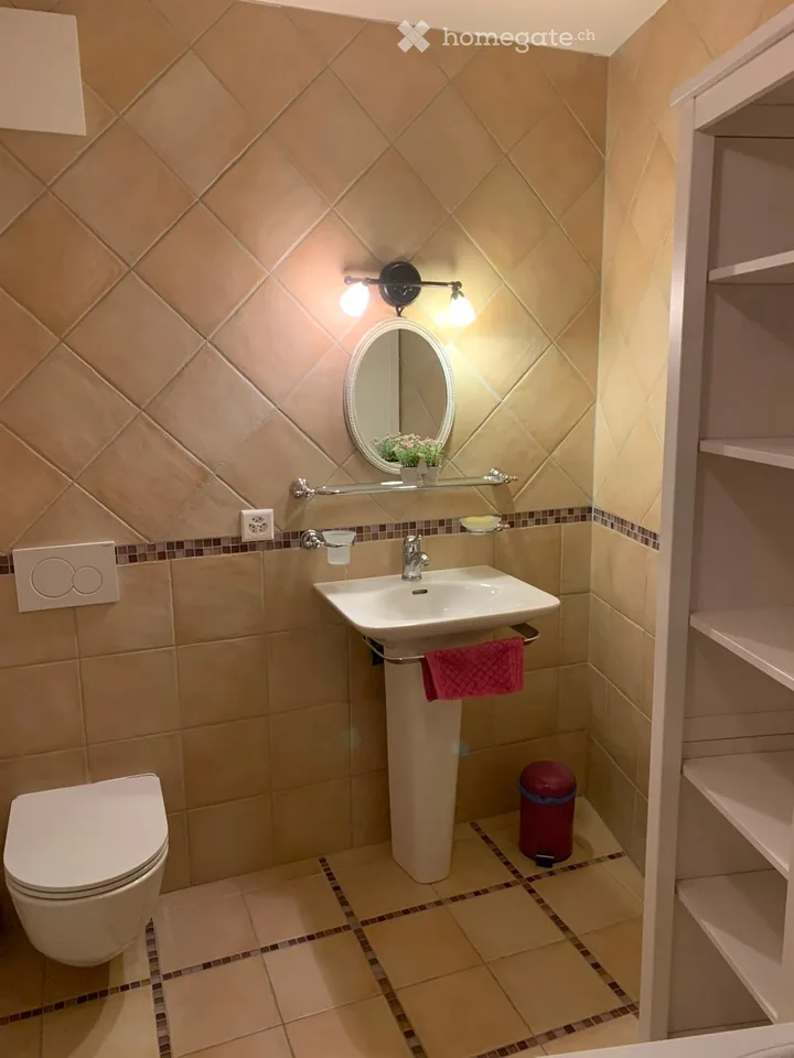 Lumineux appartement de 3,5 pièces avec balcon à Areuse – disponible immédiatement !