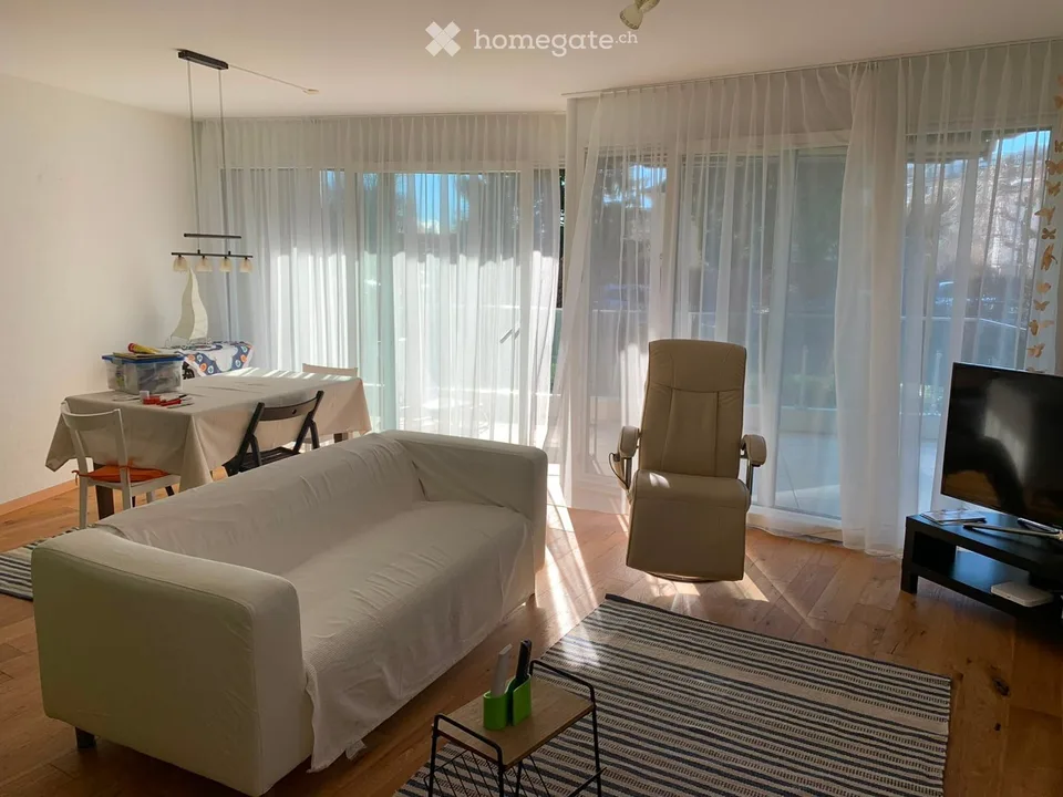 Lumineux appartement de 3,5 pièces avec balcon à Areuse – disponible immédiatement !