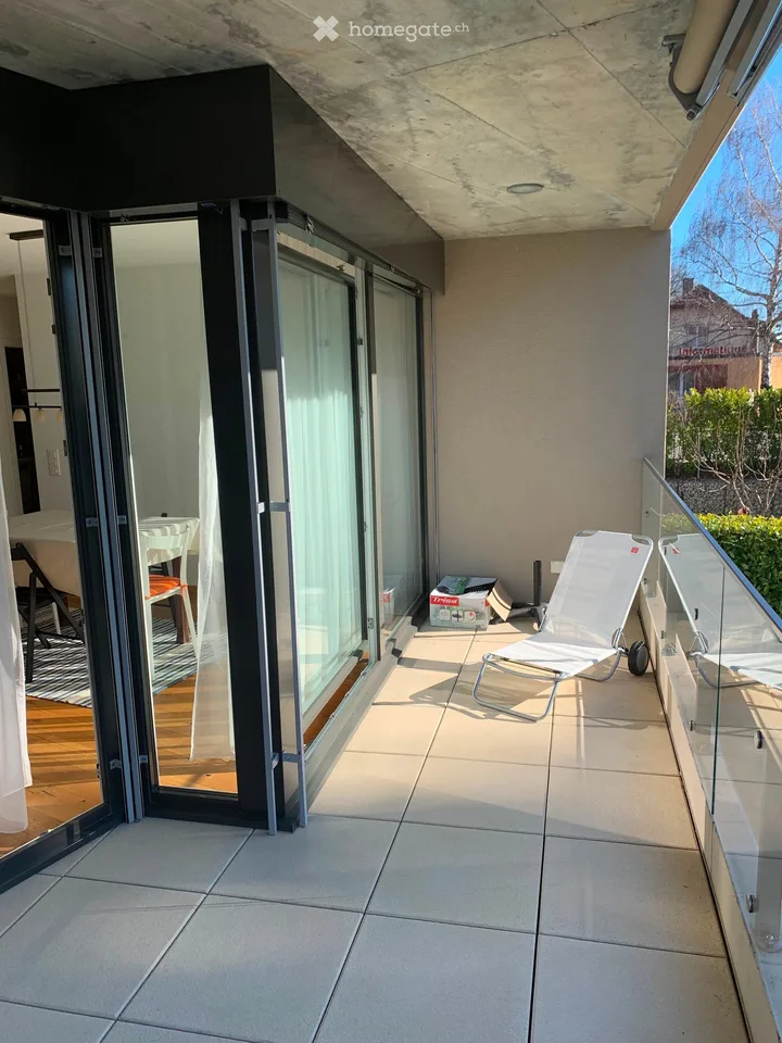 Lumineux appartement de 3,5 pièces avec balcon à Areuse – disponible immédiatement !