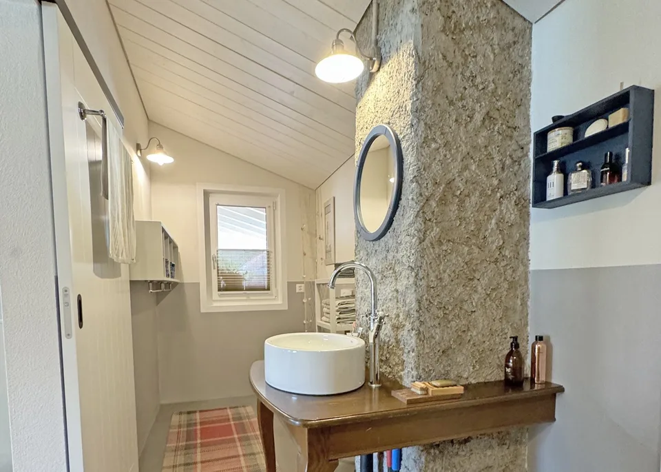 Bijou mit hochwertiger Wohneinrichtung, Cheminée und Sauna auf Zeit - All-Inclusive-Konditionen