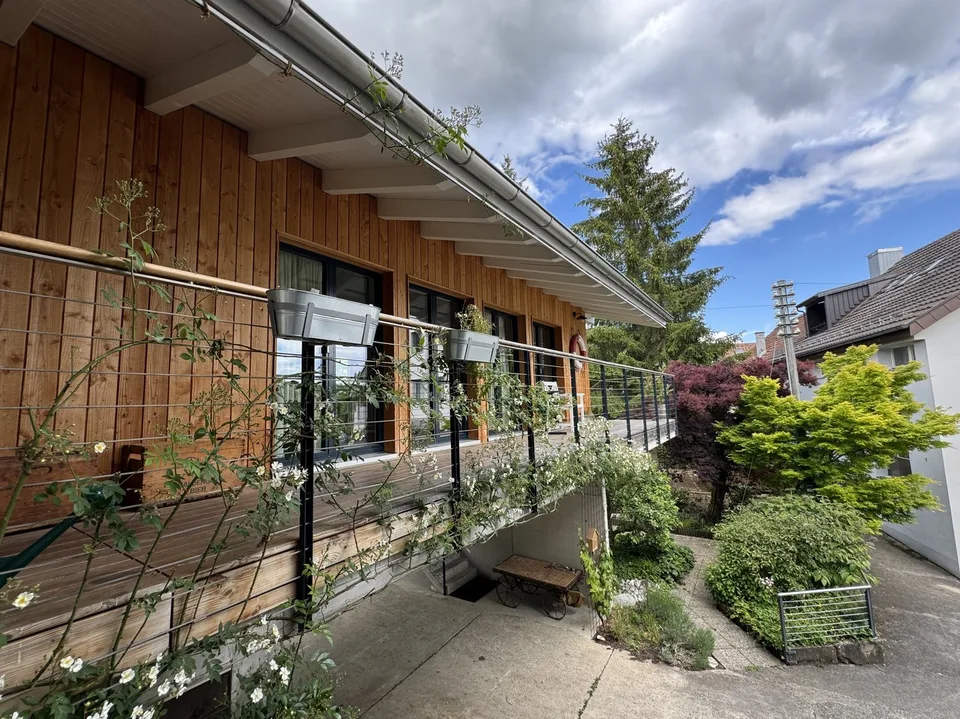 Bijou mit hochwertiger Wohneinrichtung, Cheminée und Sauna auf Zeit - All-Inclusive-Konditionen