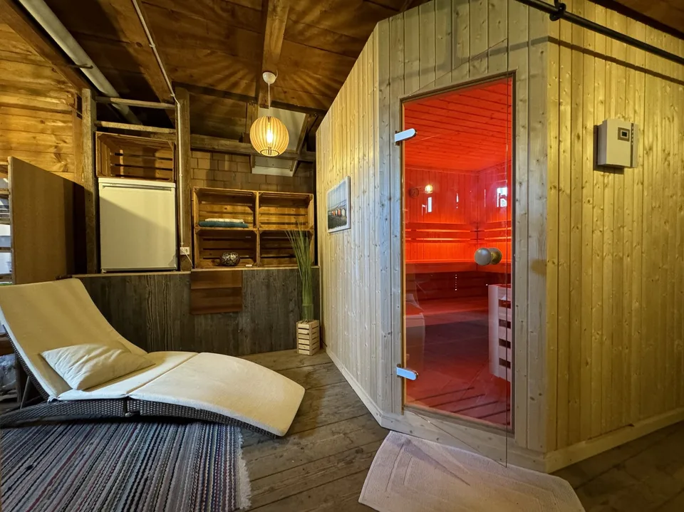Bijou mit hochwertiger Wohneinrichtung, Cheminée und Sauna auf Zeit - All-Inclusive-Konditionen