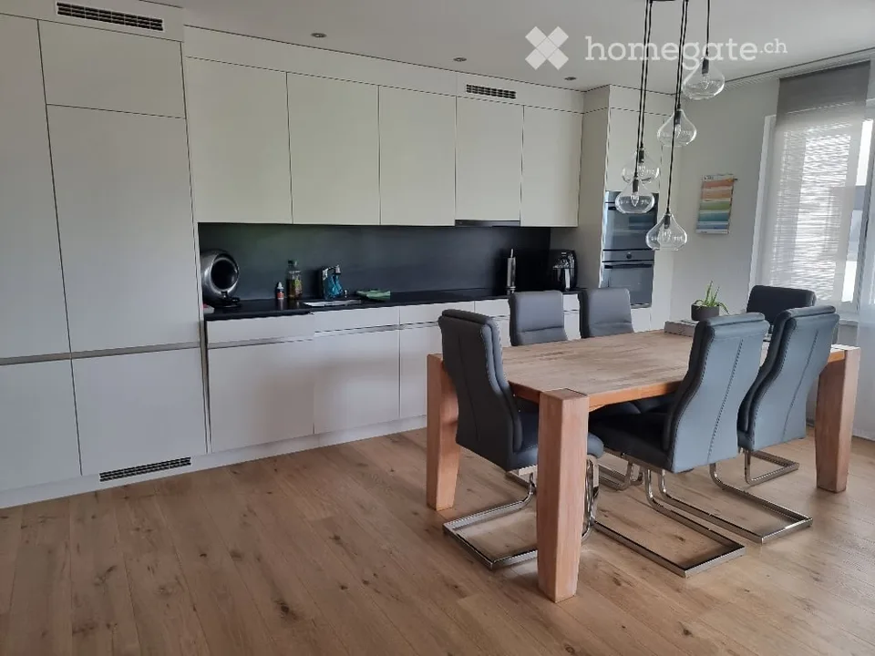 Moderne 3.5-Zimmer-Wohnung mit Aussicht in Goldingen
