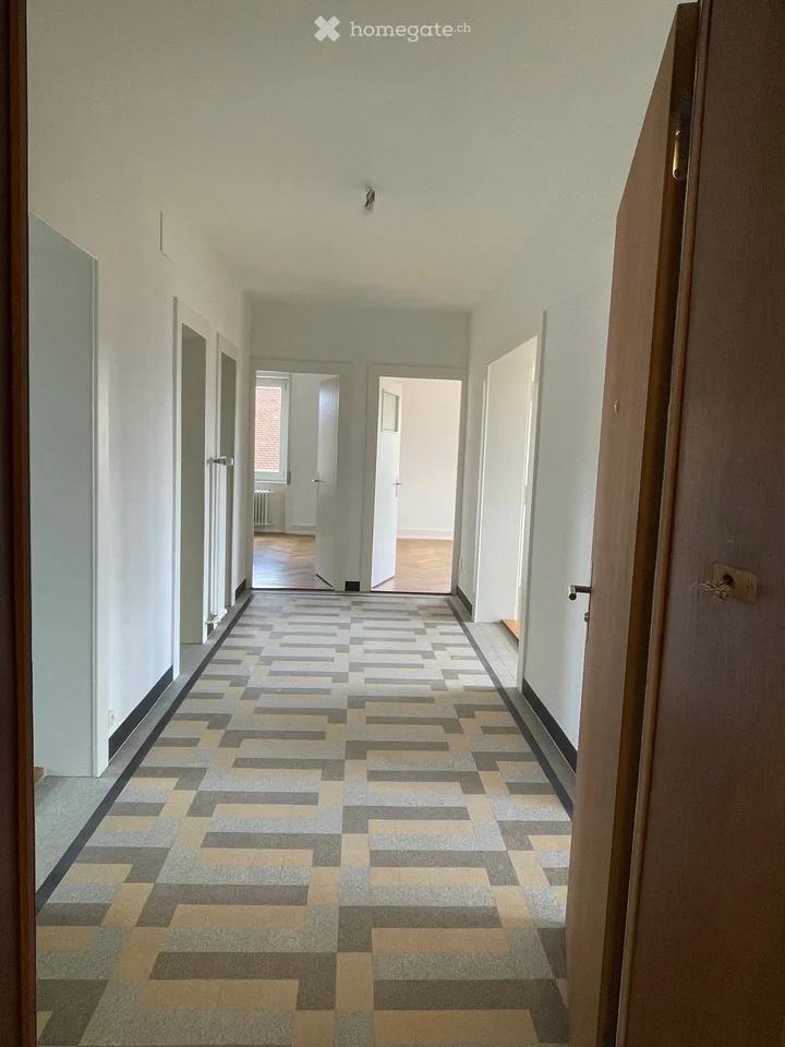 Charmante 4.5-Zimmer-Wohnung mit Balkon und Bergblick in Freiburg