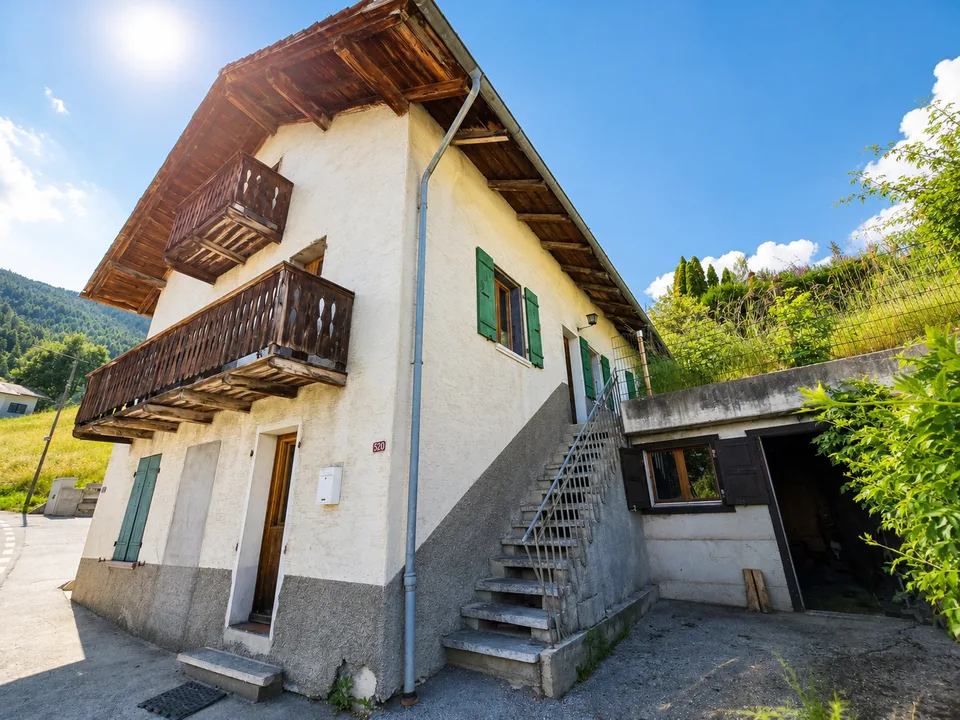 Casa a schiera di 3.5 locali / giardino, cantina e Garage Box inclusi