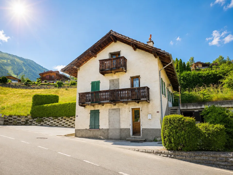 Maison jumelée de 3.5 pces / jardin, carnotzet et Garage Box inclus