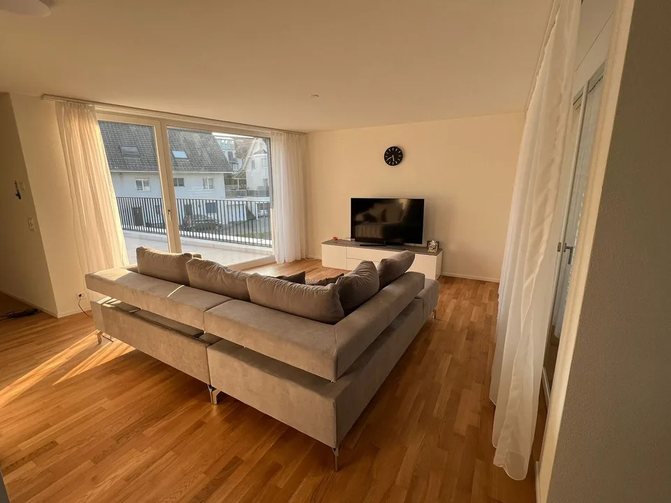 Exklusive 4.5-Zimmer-Attikawohnung mit grosszügiger Terrasse in ruhiger Wohnlage in Rothrist