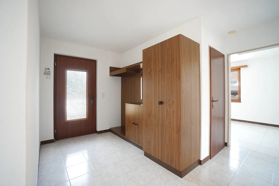 Freistehendes 5.5-Zimmer Einfamilienhaus mit vielseitigem Um- und Ausbaupotenzial – Foto 11 von 24