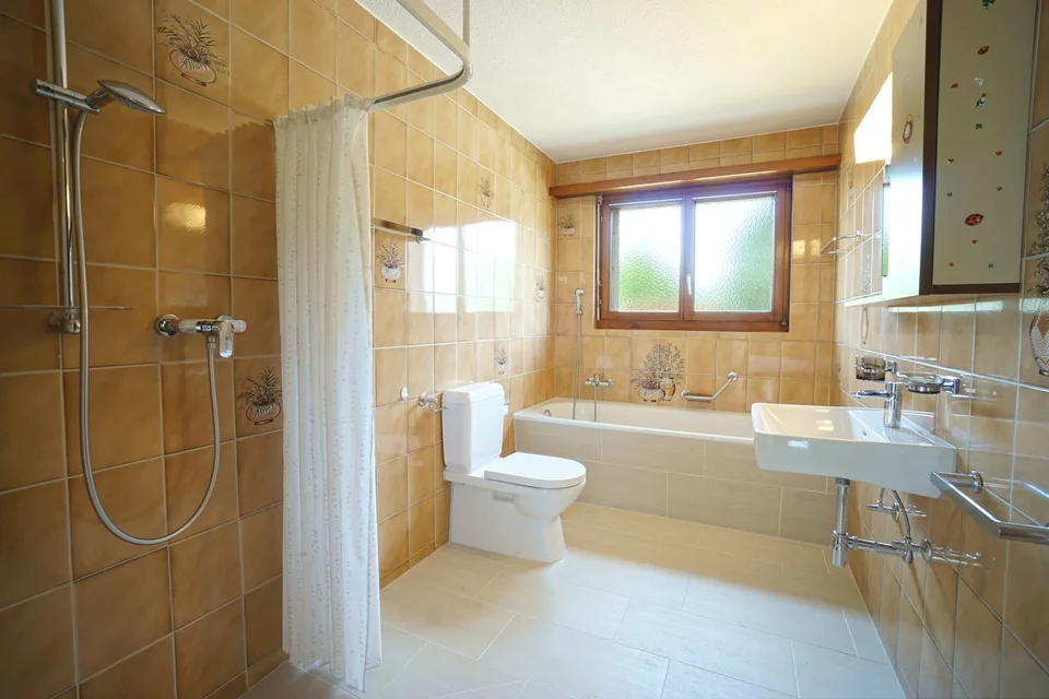 Freistehendes 5.5-Zimmer Einfamilienhaus mit vielseitigem Um- und Ausbaupotenzial – Foto 10 von 24