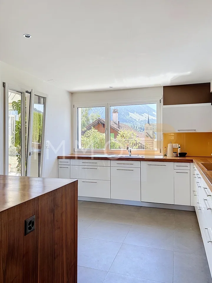 Geräumige Wohnung - Terrasse, Garten mit freier Sicht auf den Moléson