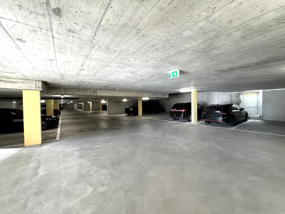 Posto auto in garage sotterraneo in affitto