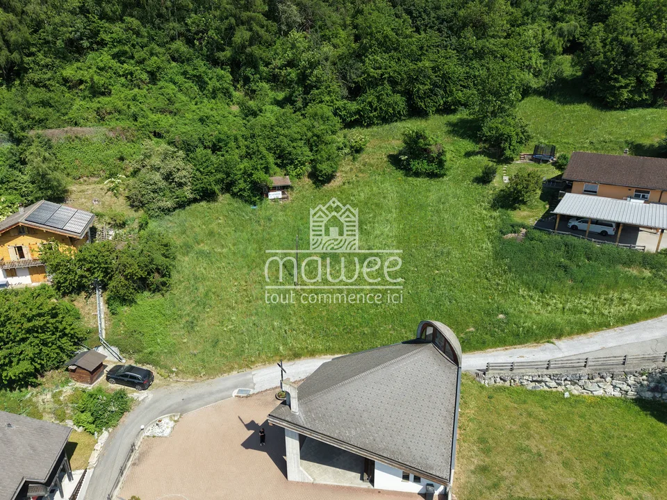 Bauplatz von 1682 m2 mit gültiger Baugenehmigung für 3 Chalets