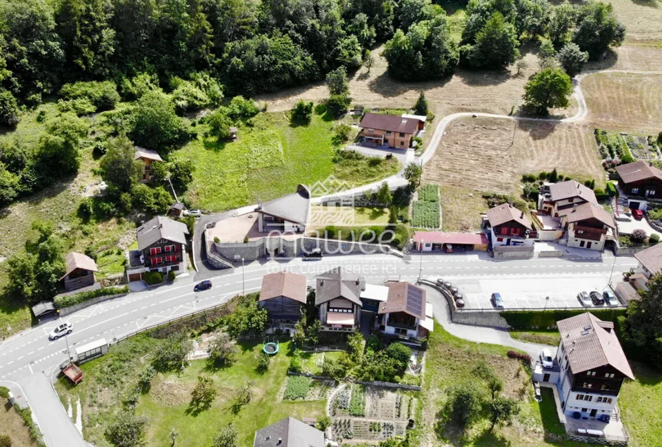 Bauplatz von 1682 m2 mit gültiger Baugenehmigung für 3 Chalets