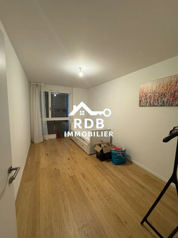 Appartamento di 4 locali al 2° piano situato a Troinex 1256