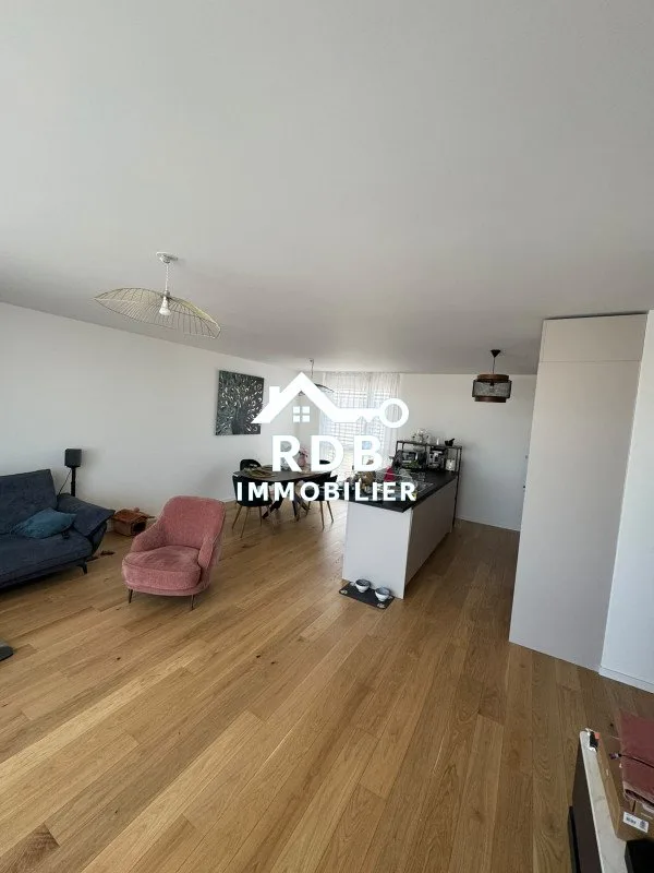 Appartamento di 4 locali al 2° piano situato a Troinex 1256