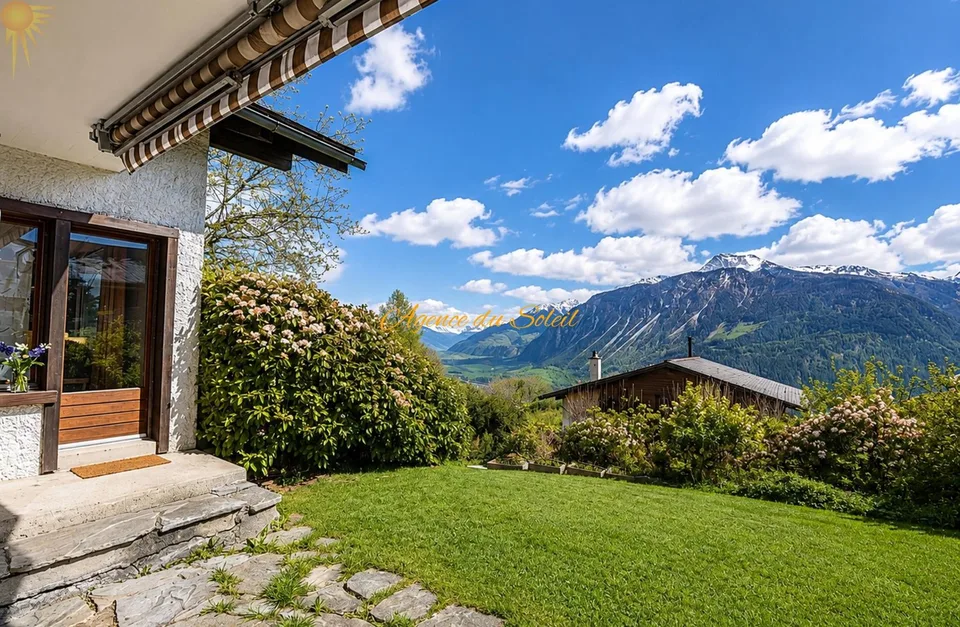 Maison à fort potentiel comprenant 2 appartements séparés, située à 5 minutes en voiture de Crans-Montana !