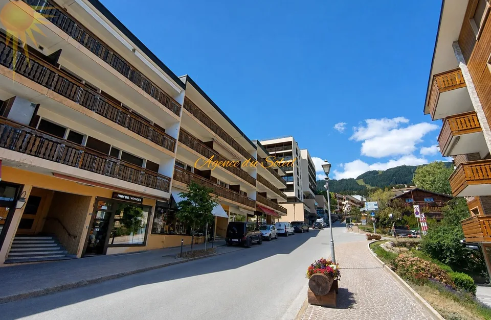 Au coeur de Crans, spacieux appartement traversant (est-ouest) de 2.5 pièces avec 2 balcons !