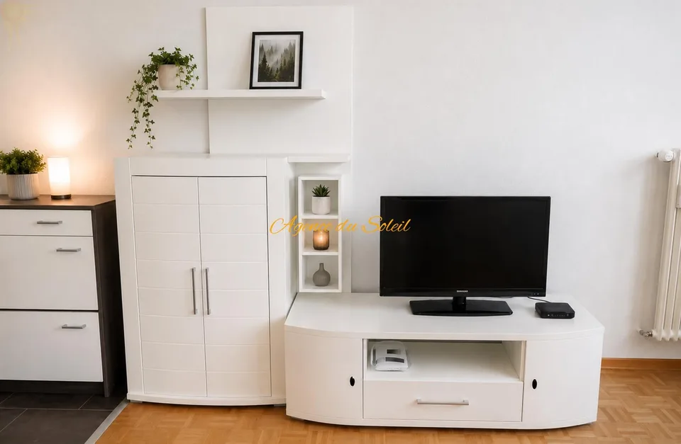 À louer à la saison d'hiver : Bel appartement 2.5 pièces au bord du golf 18 trous et parking devant l'immeuble !