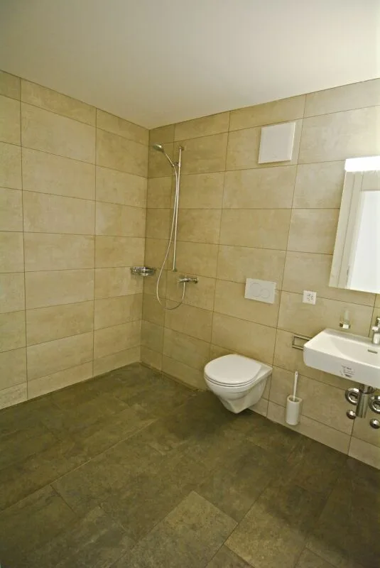 Appartement moderne 2.0 pièces dans un endroit calme - disponible immédiatement