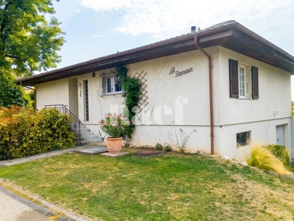 Casa indipendente di 4.5 locali con camino e giardino