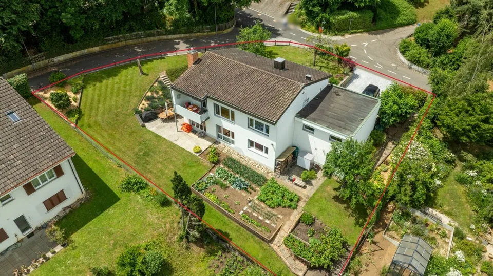 Sonniges, freistehendes 5.5 Z' EFH mit grossem Garten und Doppelgarage