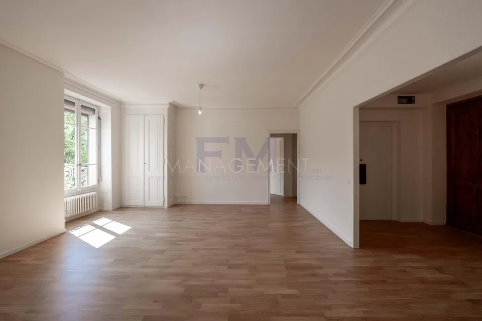Plainpalais, Rue Henri-Christine, 4 Zimmer im 3. Stock, ca. 100 m2