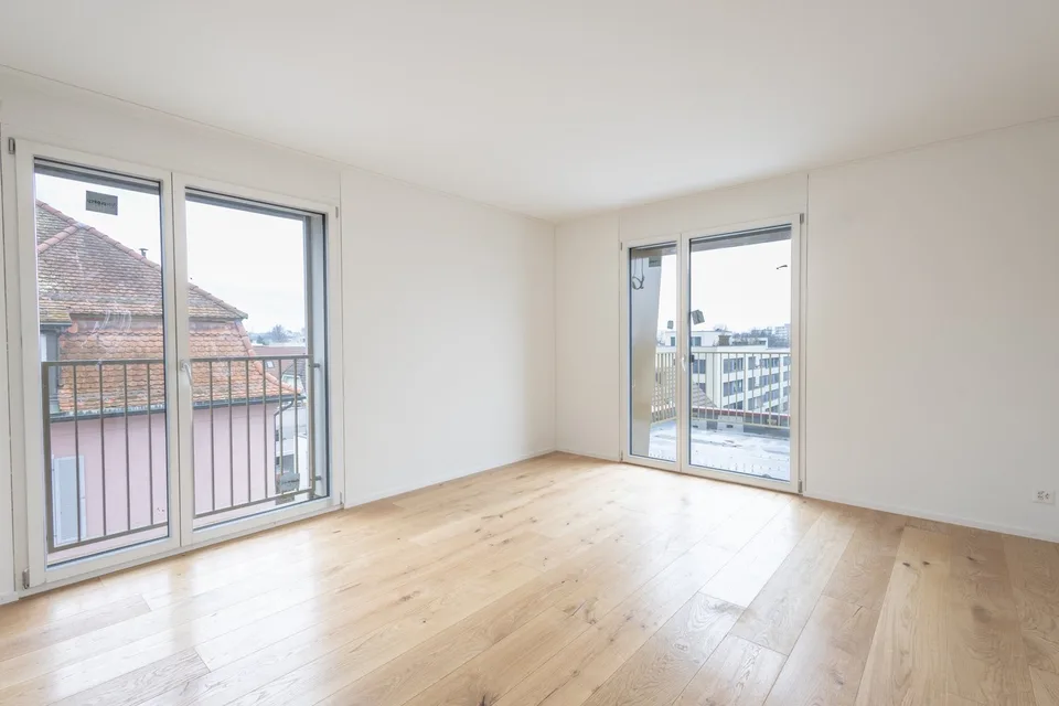 Vivere moderno all'ultimo piano – Appartamento nuovo di 2,5 locali di alta qualità a Zurigo-Seebach