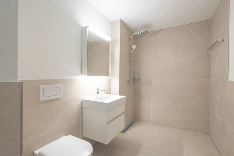 Modernes Wohnen im Dachgeschoss – Hochwertige 3.5-Zimmer-Neubauwohnung in Zürich-Seebach