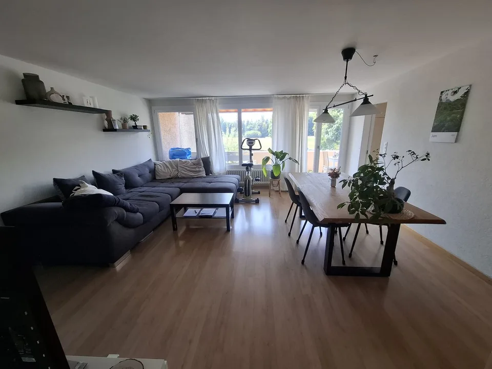 Helle 4.5-Zimmer-Wohnung mit Balkon in Rüfenacht BE