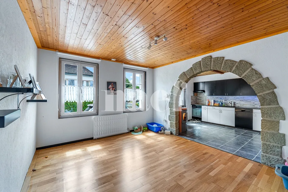 Maison villageoise jumelle de 4.5 pièces avec véranda et jardin à vendre à Granges-Marnand