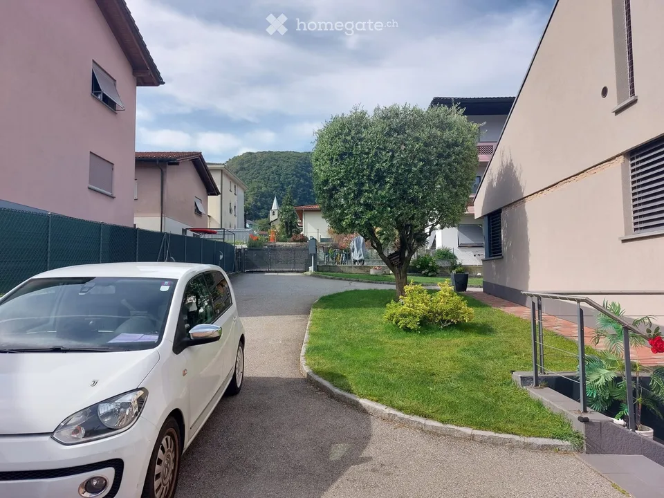 Exklusives Doppelhaus mit Pool