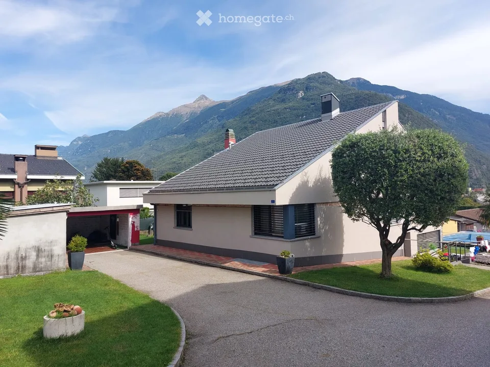 Exklusives Doppelhaus mit Pool