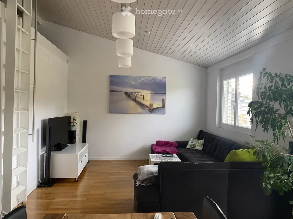 Helle 4.5-Zimmer-Wohnung  mit Balkon in 3-Familienhaus