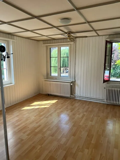 Affascinante appartamento di 3,5 locali in un edificio storico a Oberwil (Dägerlen) – disponibile immediatamente