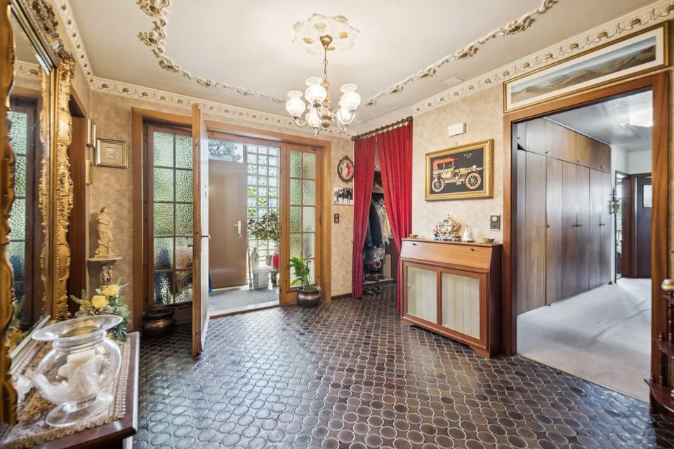 Terreno con alto potenziale e casa esistente per investitori – foto 7 di 13