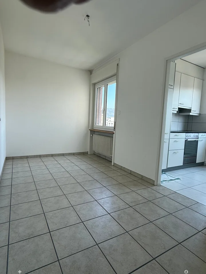 Grosszügige 2.5-Zimmerwohnung mit Balkon im Herzen von Biel