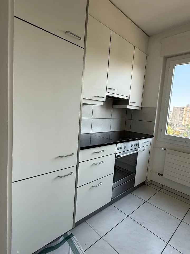 Grosszügige 2.5-Zimmerwohnung mit Balkon im Herzen von Biel