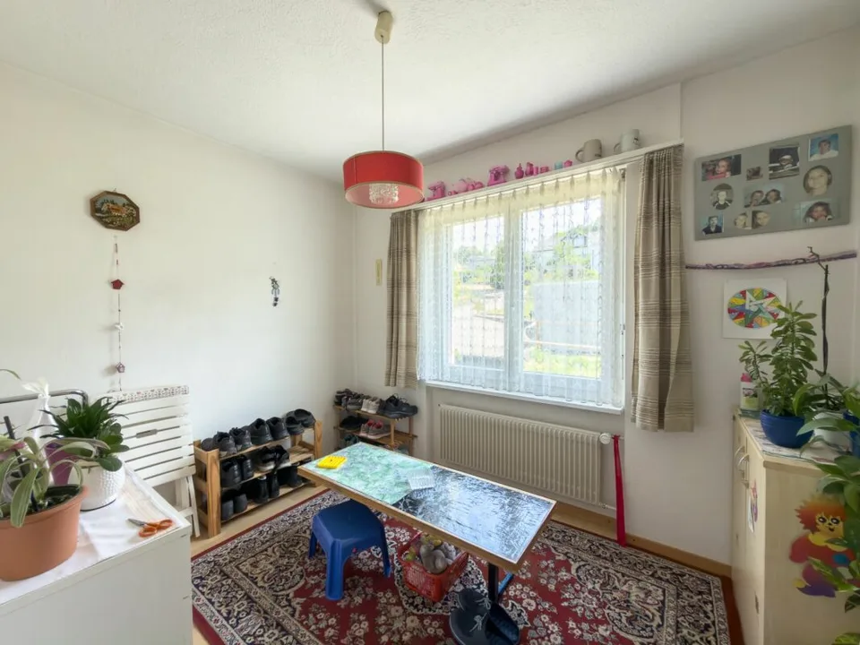 Maison bien entretenue avec grand espace environnant