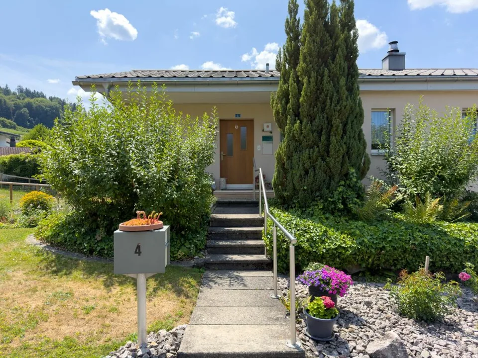 Maison bien entretenue avec grand espace environnant