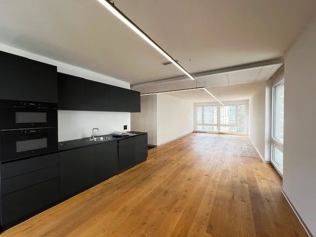 Modern office spaces directly at Kreuzplatz - with parking spaces