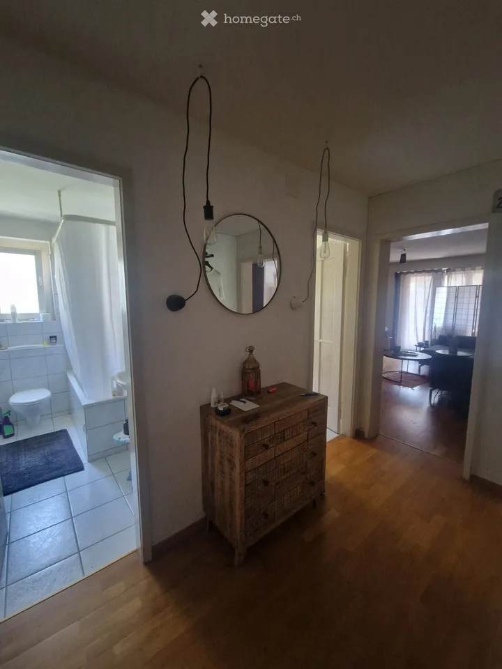Helle, zentrale und doch sehr ruhige, möblierte 2-Zimmer-Whg