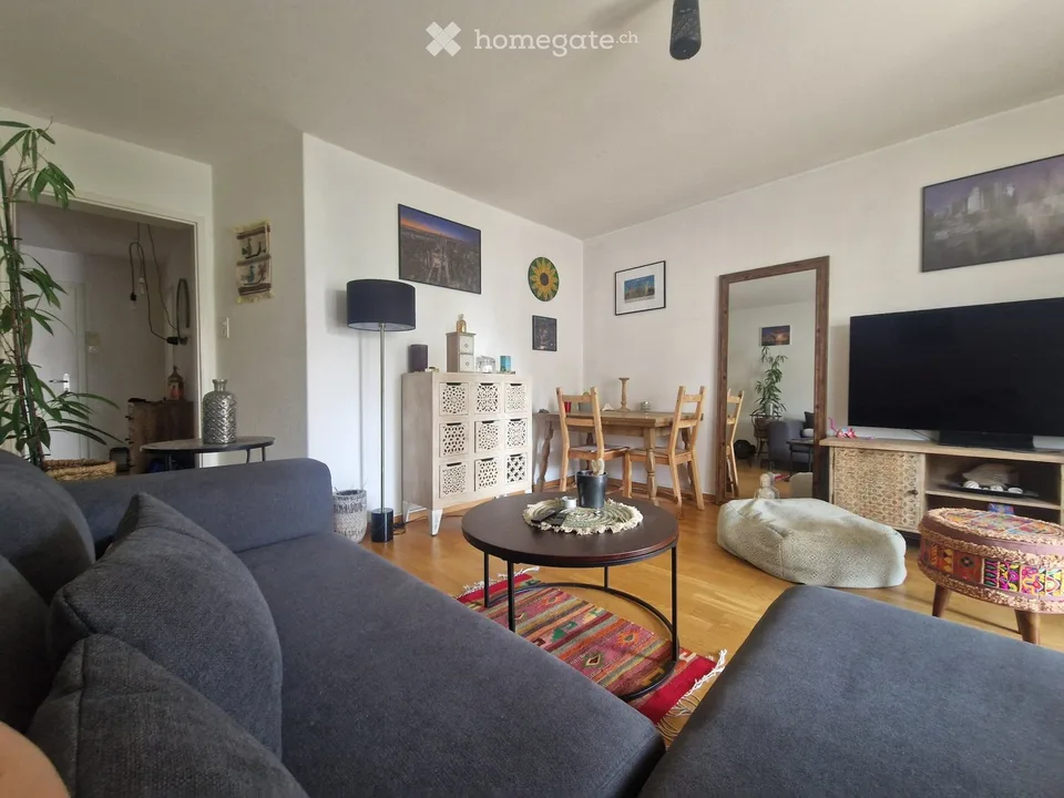 Helle, zentrale und doch sehr ruhige, möblierte 2-Zimmer-Whg