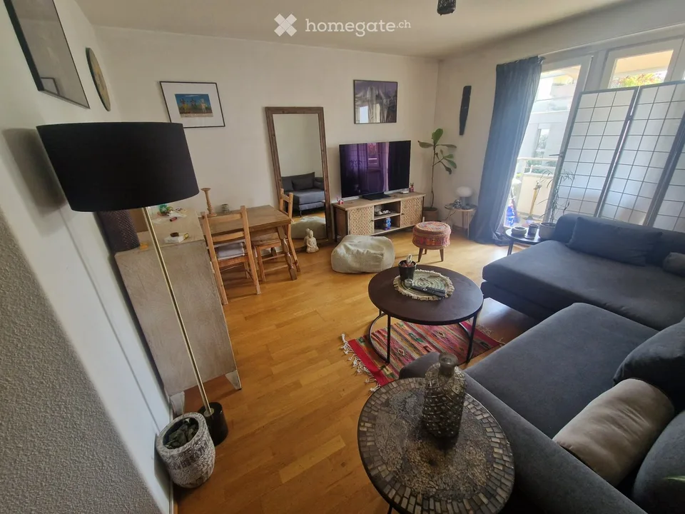 Helle, zentrale und doch sehr ruhige, möblierte 2-Zimmer-Whg