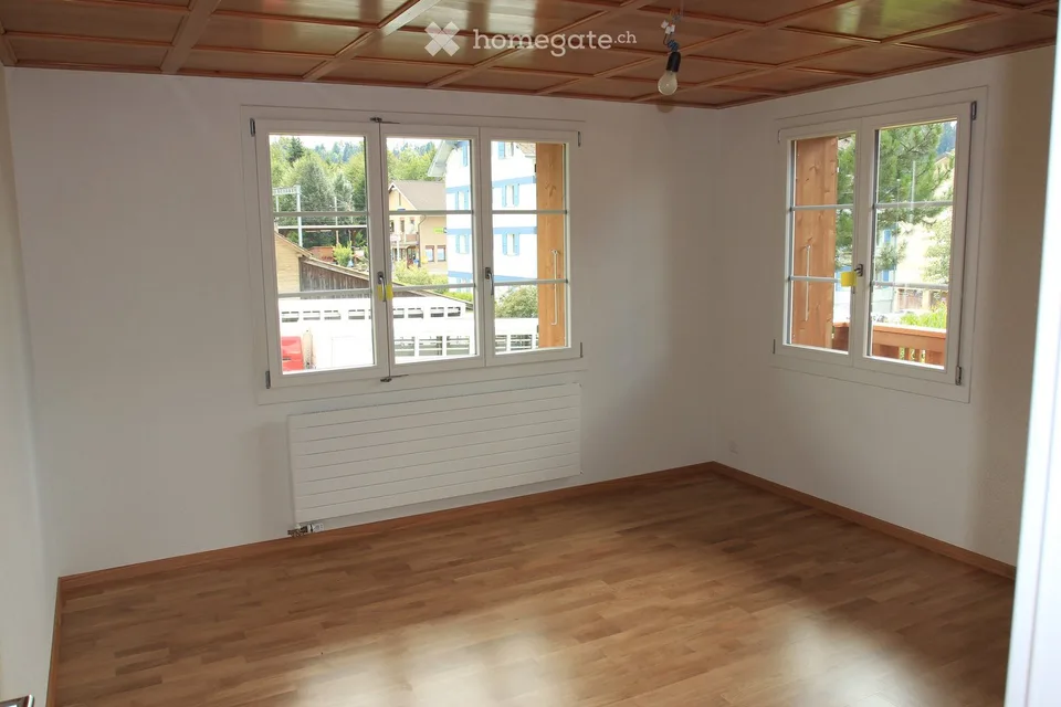 Charming 3.5-room apartment in Ramsei with balcony and fireplace