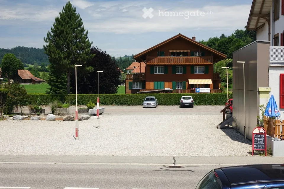 Charmante 3.5-Zimmer-Wohnung in Ramsei mit Balkon und Kamin