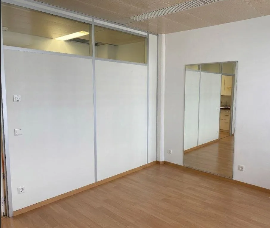 Lichtdurchfluteter Gewerberaum (50 m²) in Weisslingen